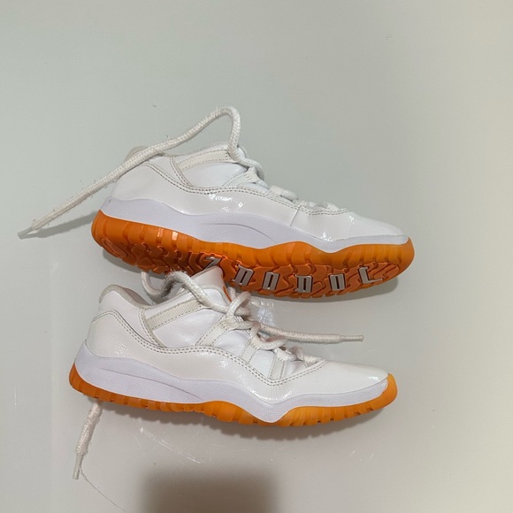 Nike Air Jordan 11 Retro Low ‘Citrus’ size 3 youth - Picture 3 of 9